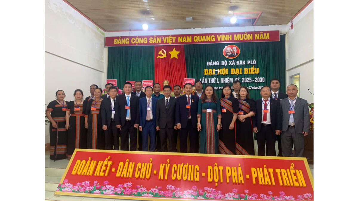 Đại biểu dự Đại hội Đảng bộ xã