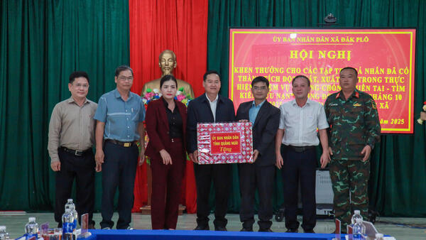 Đồng chí Phó Chủ tịch Thường trực UBND tỉnh kiểm tra công tác khắc phục hậu quả bão lũ tại xã Đăk Plô