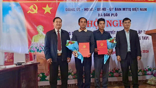 HỘI NGHỊ CÔNG BỐ NGHỊ QUYẾT, QUYẾT ĐỊNH VỀ VIỆC THÀNH LẬP THÔN VÀ CÔNG TÁC CÁN BỘ THÔN