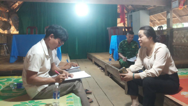 ĐỒNG CHÍ PHÓ BÍ THƯ THƯỜNG TRỰC ĐẢNG ỦY XÃ ĐĂK PLÔ LÀM VIỆC TẠI THÔN ĐĂK NHOONG
